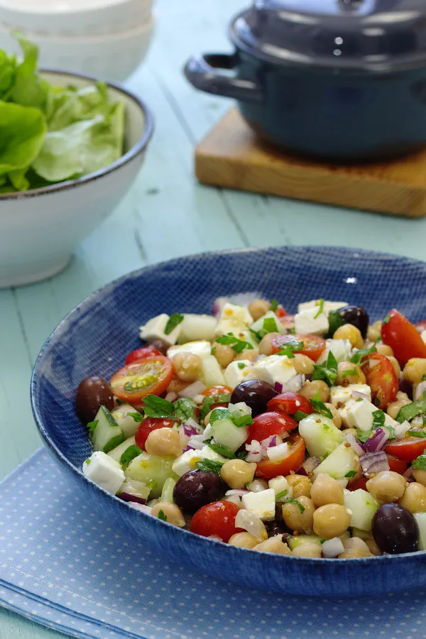 Salada de Grão-de-Bico com Feta: Nutritiva e Saborosa